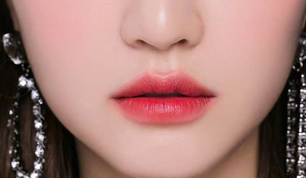 Làm gì để có đôi môi căng mọng?